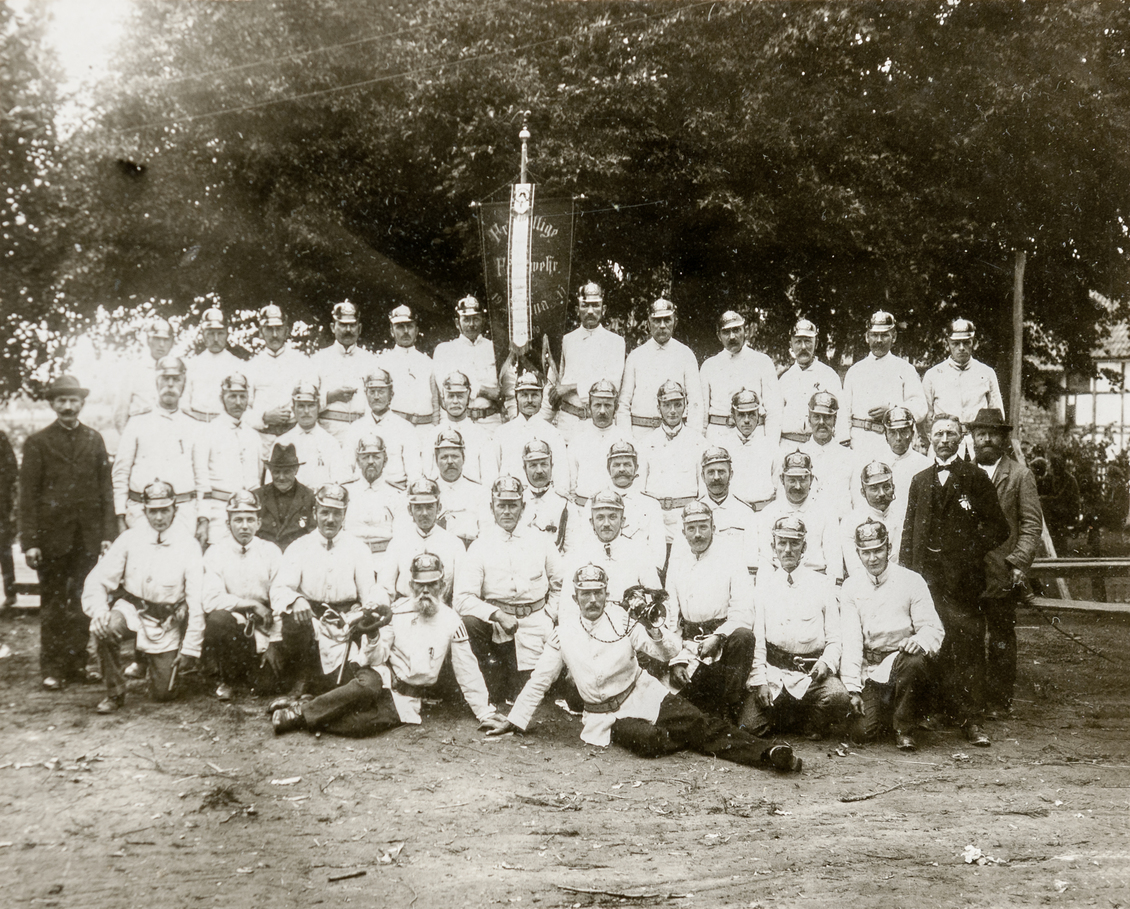 1924 wurde das 25-jährige Bestehen mit einer Löschübung und Umzug gefeiert
