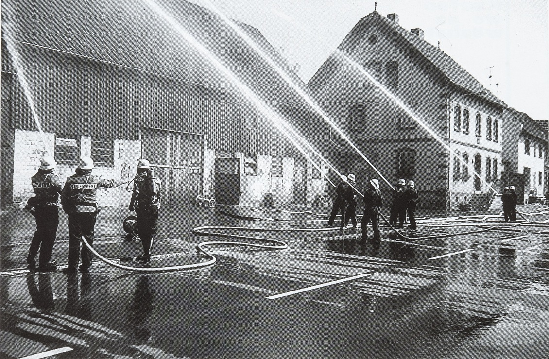 Löschübung auf dem Gehöft Uloth 1983